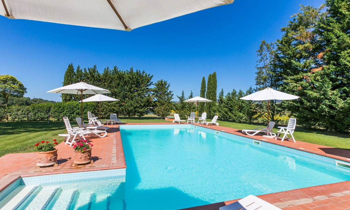 Suvereto Villa | Lovely apartment in villa for 3 guests with A/C, pool, WIFI, TV and terrace