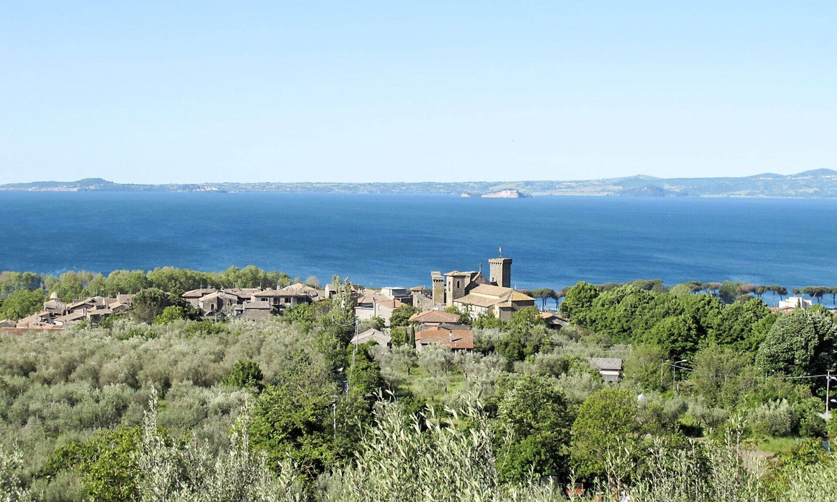 Montefiascone Villa | Lovely apartment in villa with A/C, hot tub, WIFI, pool, TV, patio, pets allowed and panoramic v.