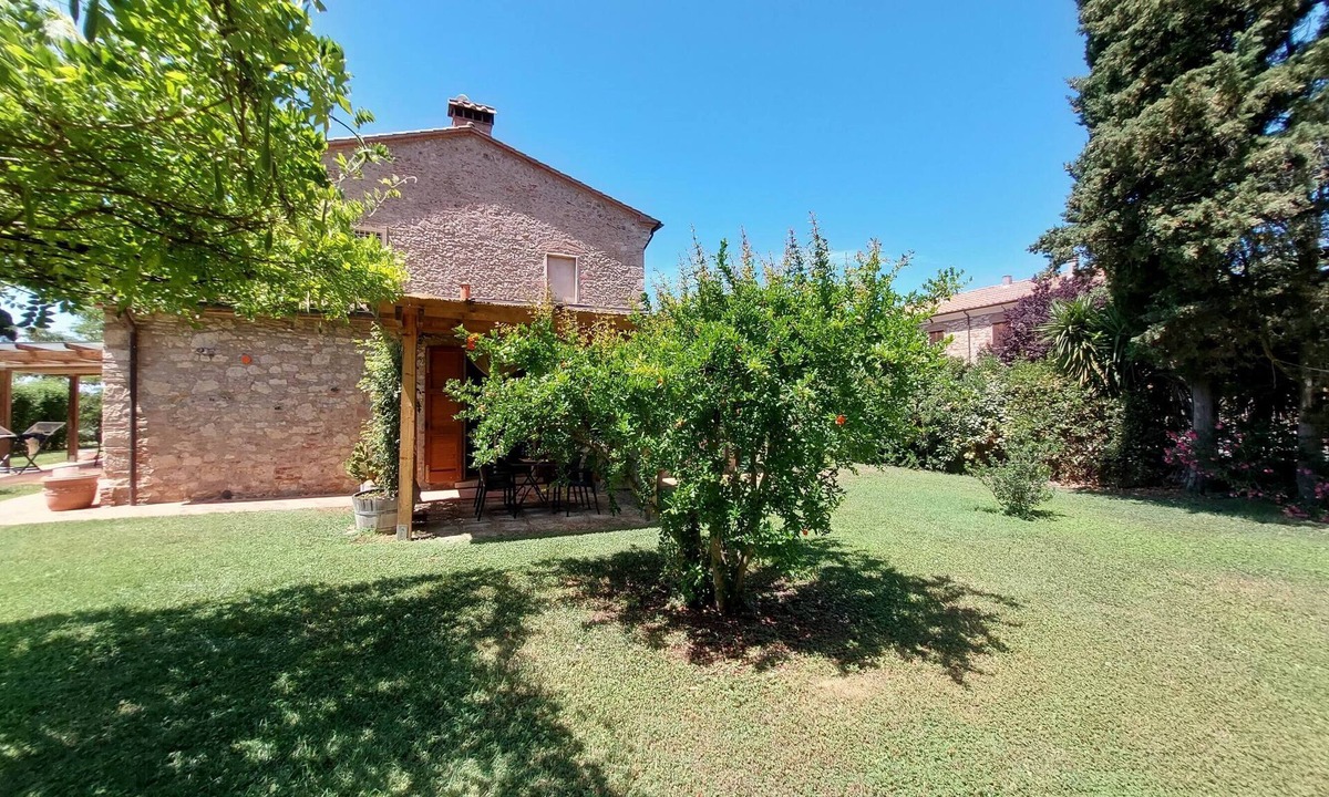 Rosignano Marittimo Apartment | Lovely flat with private covered terrace,large pool and shared garden,Wi-Fi.