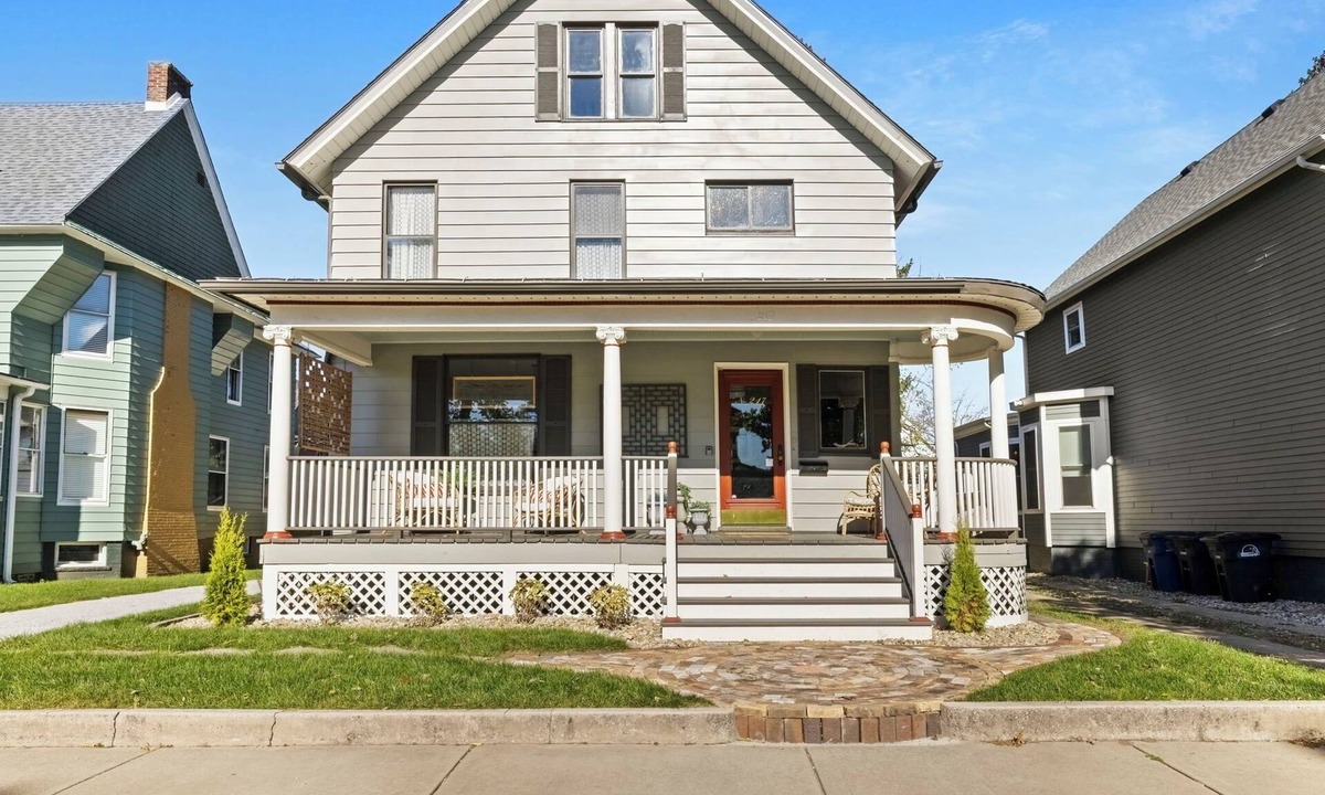 Michigan City House | Lovely, Renovated, Historic 5-bedroom Home in the heart of Michigan City