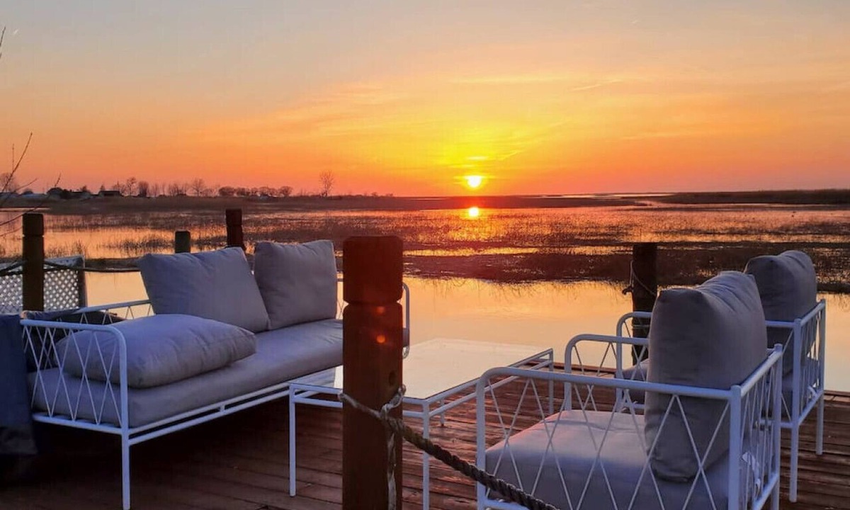 Anchorville House | Lucky 8’s Lakehouse Pet, Boat & Trailer Friendly