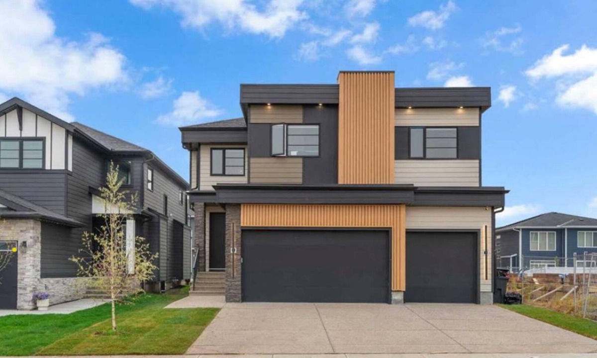 Chestermere House | Luxe Elite Escape - spacious 8 bedrooms near Lake with AC and gym!