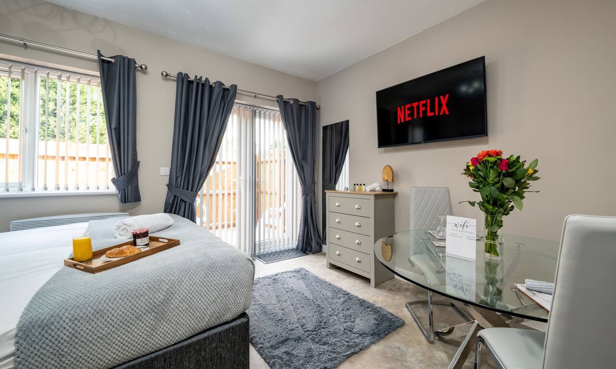 Barnt Green Apartment | Luxurious Apartment - Close to the NEC & Airport
