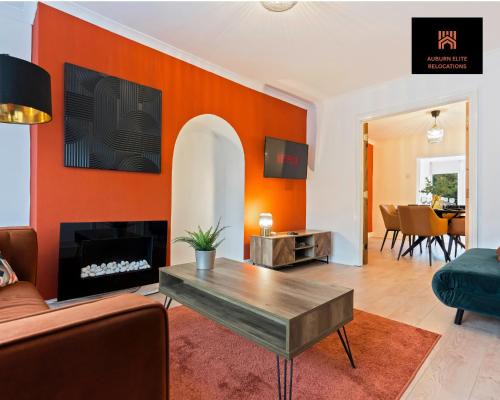Birmingham Villa | Luxury 3 Bedroom Contractor Stay House in Birmingham B23 near M6 & Fort Dunlop with Free Parking and WiFi