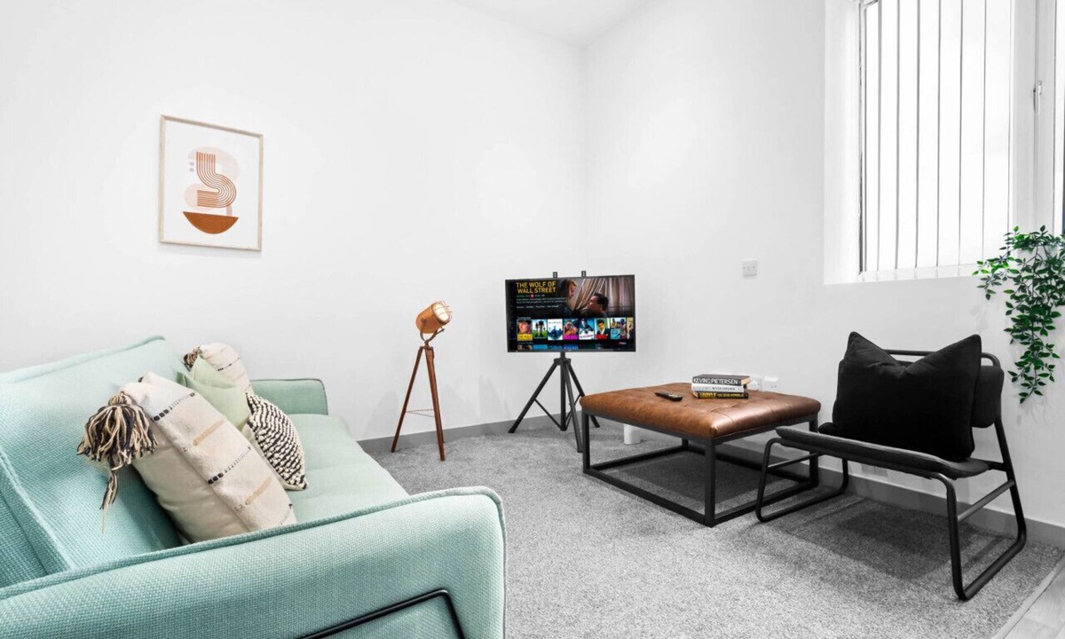 Brierley Hill Apartment | Luxury Apartment - Brierley Hill - Parking