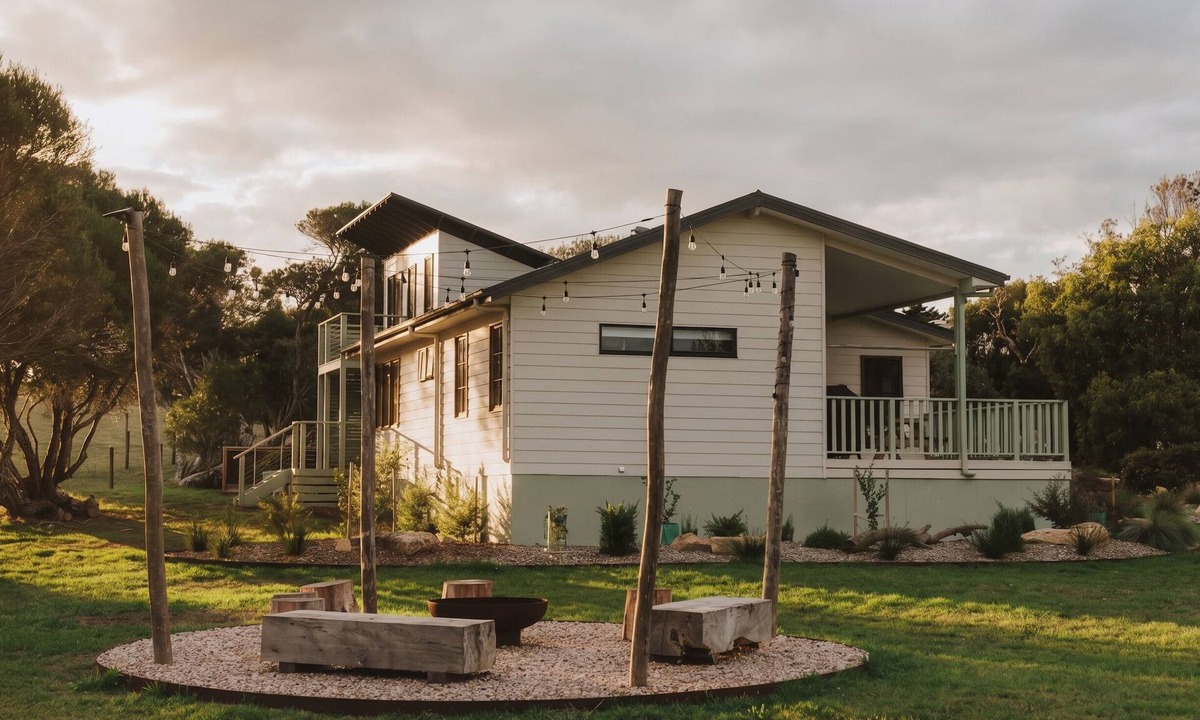 Sunderland Bay Apartment | Luxury Cabin "Rails" | 4-Poster, Farm & Fire-pit
