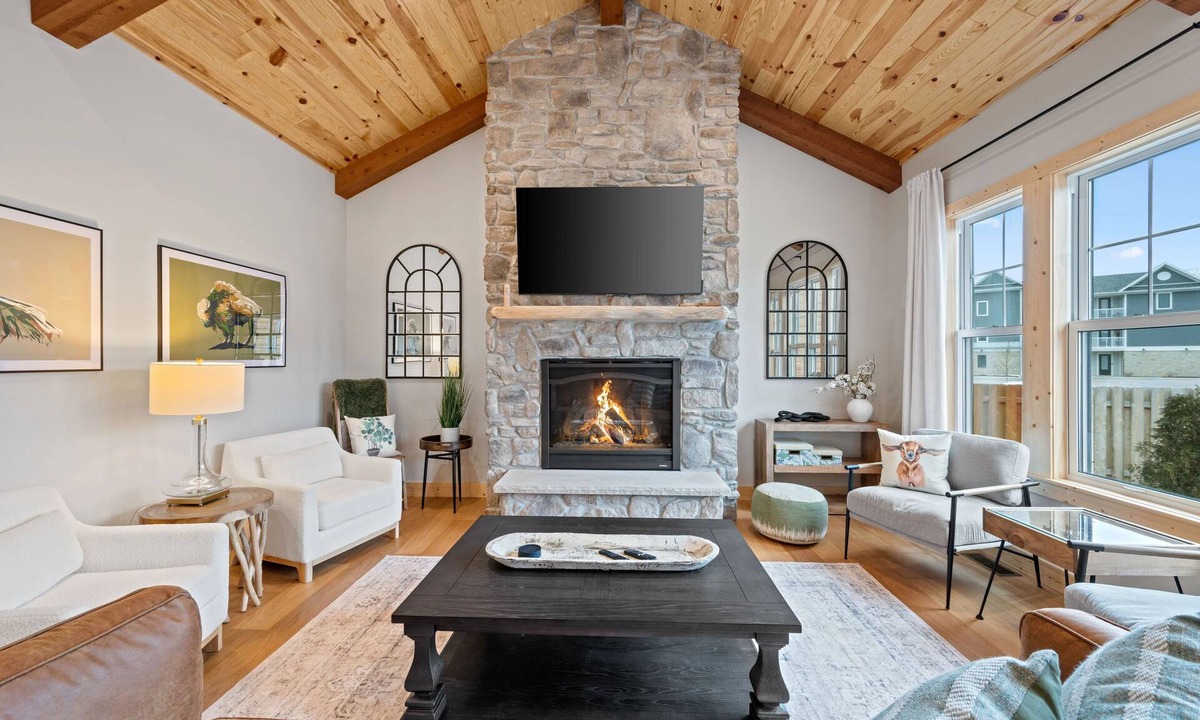 Sister Bay House | Luxury Family Retreat - Game Room, Chef’s Kitchen, Walk to Shops & Shoreline 🏖️