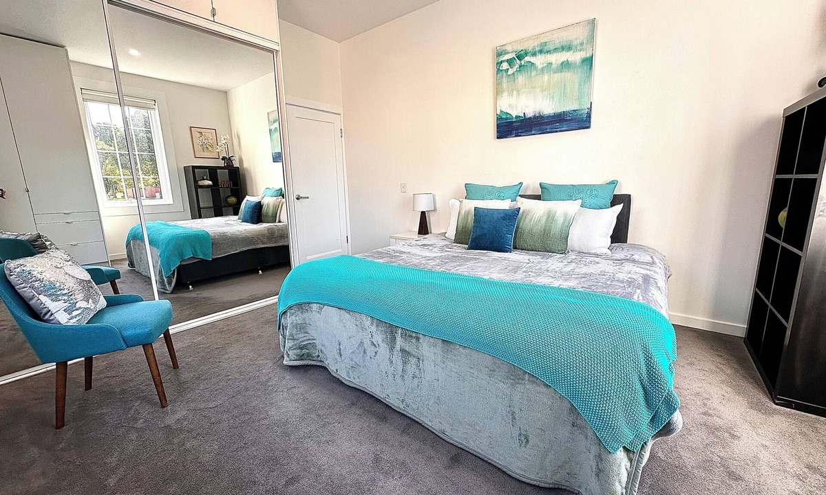 Hawthorn Apartment | Luxury & Grandeur Hawthorn Apt| Prime Location, Parking !