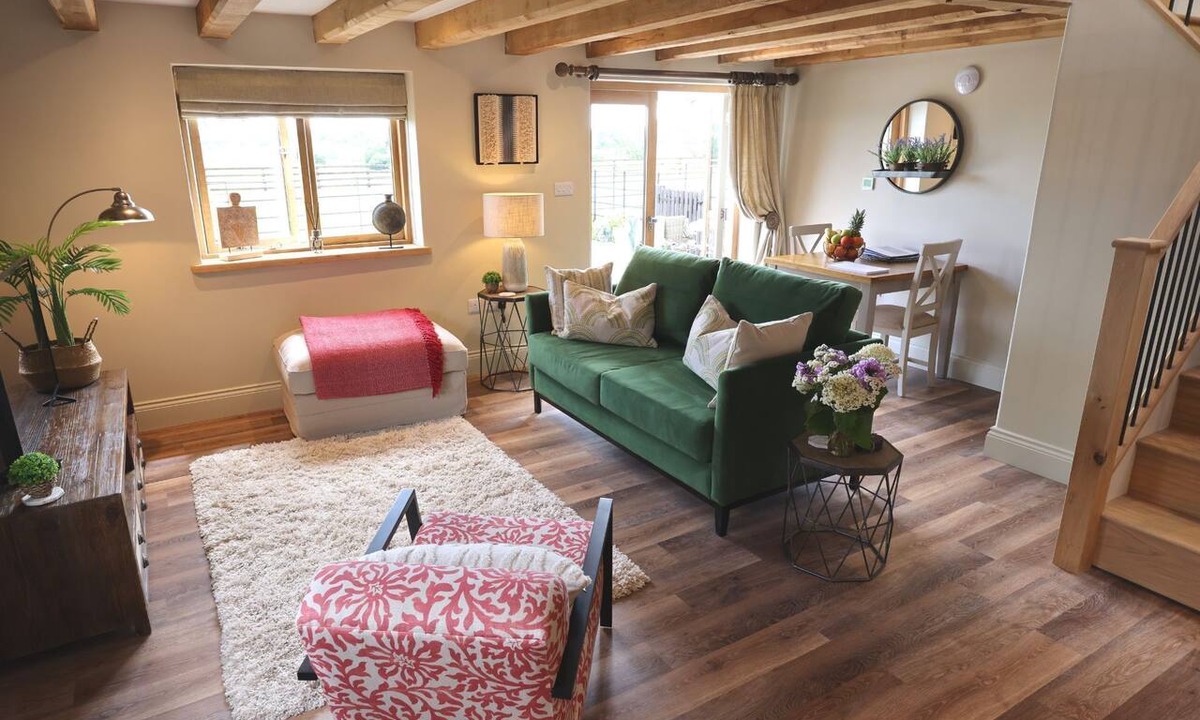 Quedgeley Cottage | Luxury Hot Tub Retreat Near Stratford-upon-Avon & Cotswolds