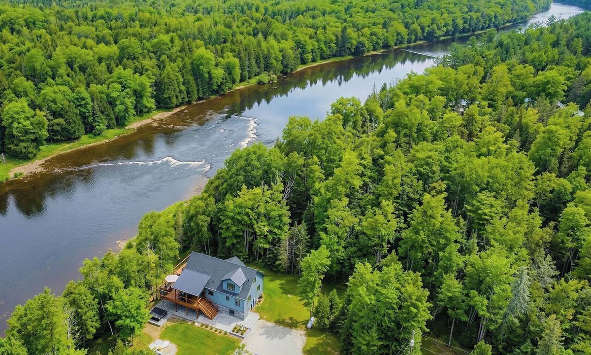 Cornell House | Luxury Northwoods Retreat · Hot Tub · Sleeps 12