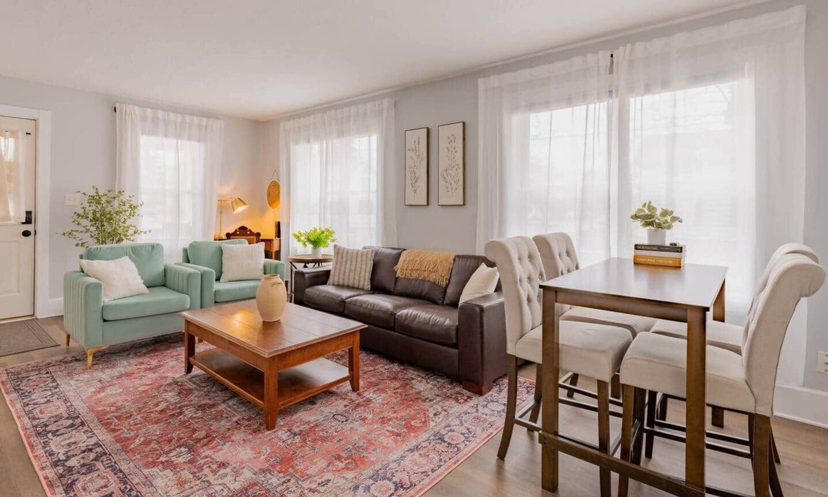 Midland House | Luxury Suite | Custom Home For 5