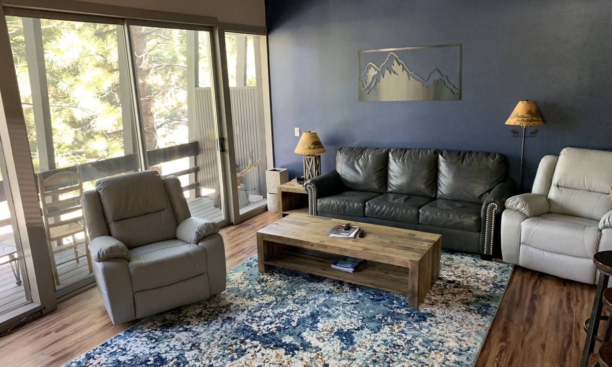 Mammoth Lakes Condo | Mammoth 3 BD 2 BA Condo with Balcony, Patio - Pet Friendly
