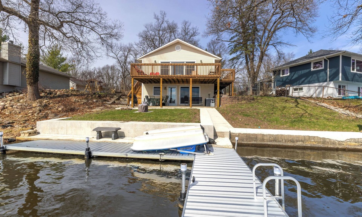 Paw Paw House | Maple Lake Cottage- pet friendly- boat dock