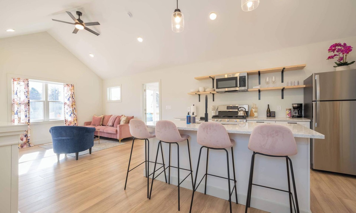Traverse City Apartment | Maple View - The Carriage House