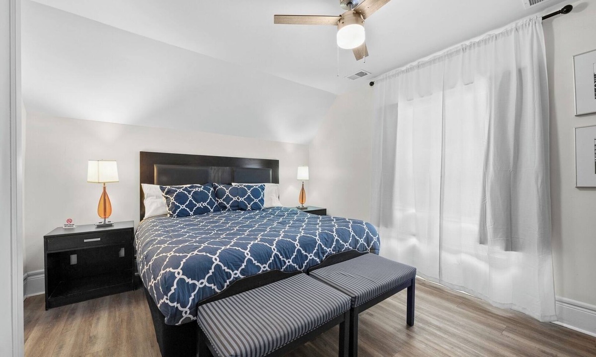 Mexicantown - Southwest Detroit House | Mexicantown Detroit 2BR | Sleeps 7 + WiFi