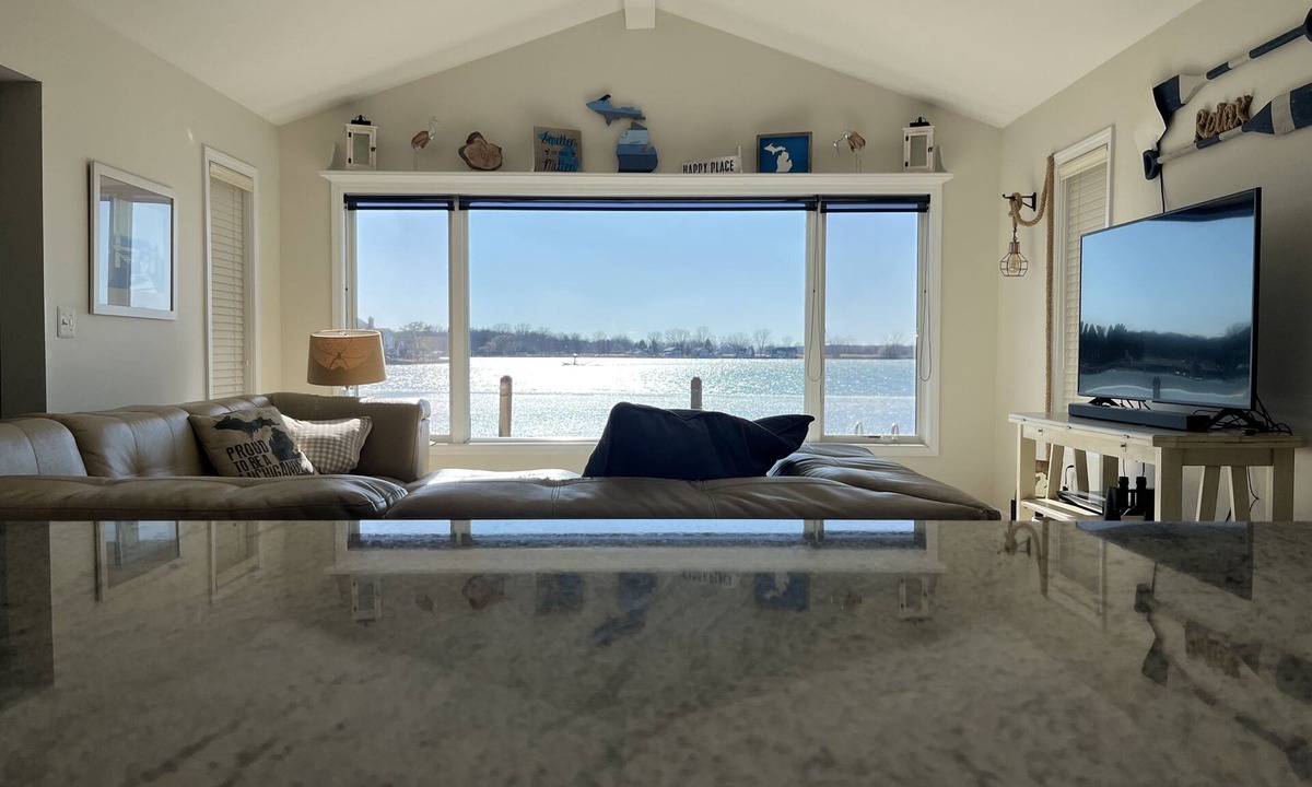 Pearl Beach Cottage | “MI” spacious, waterfront cottage in Algonac, MI