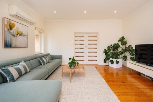 Brighton East House | Miss Peregrine in Brighton East