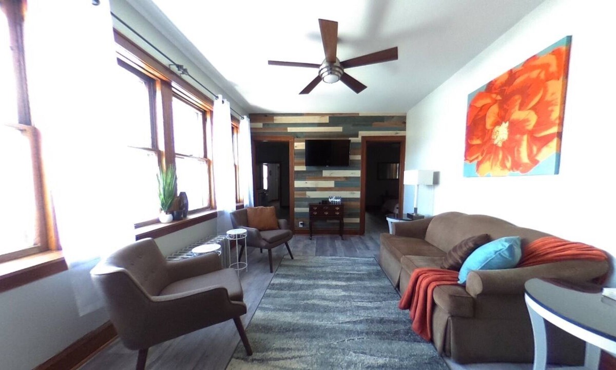 Whiting Apartment | Modern 2-bed — 5 min from the beach!