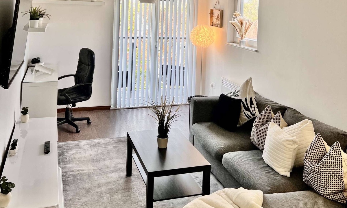 Sheldon Apartment | Modern 2 Bed Flat |10 Mins to NEC/BHX/HS2/Solihull