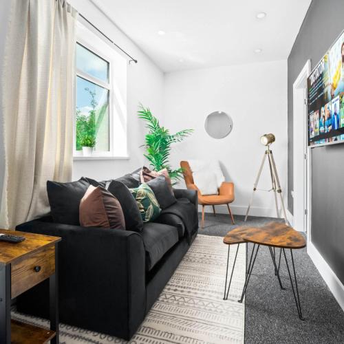 Cradley Apartment | Modern Apartment - Netflix&Parking 49B