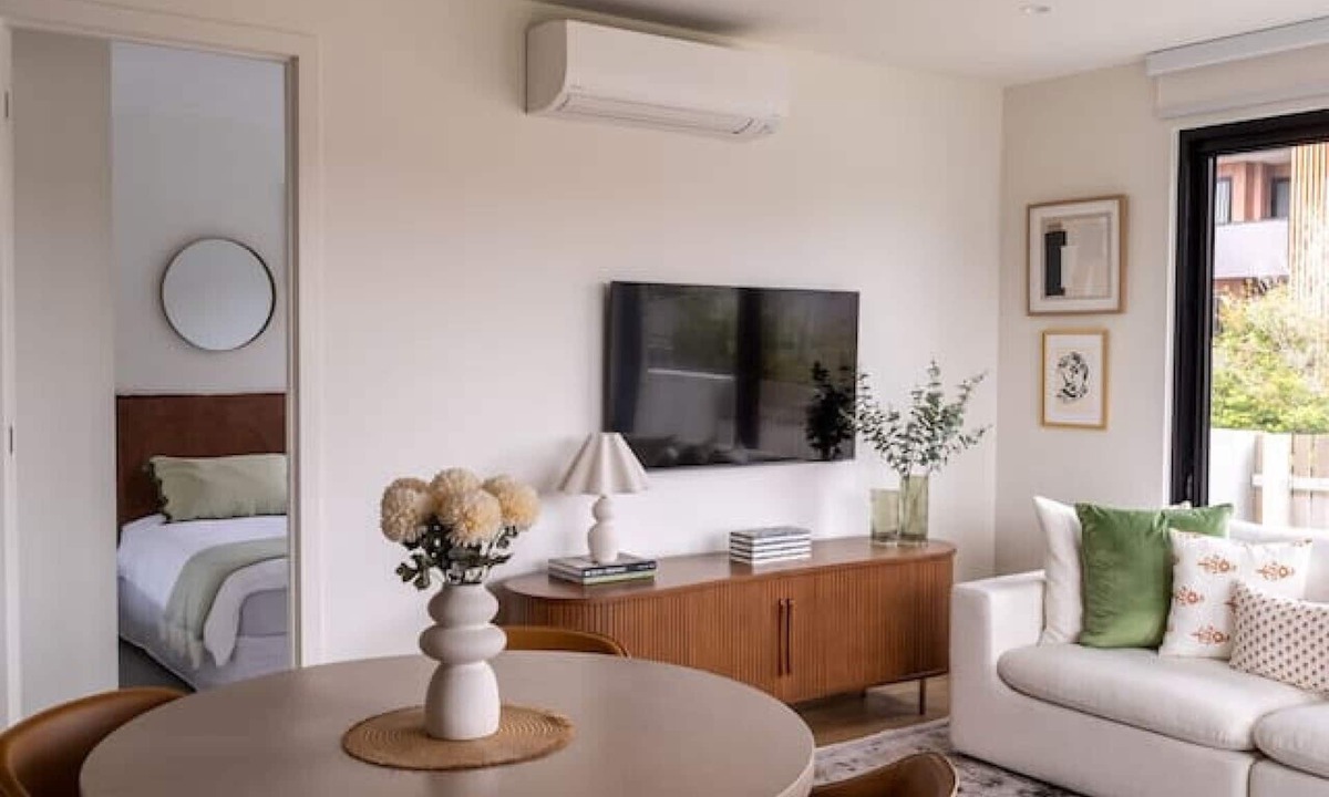 Cheltenham Apartment | Modern apartment with Park views in Cheltenham