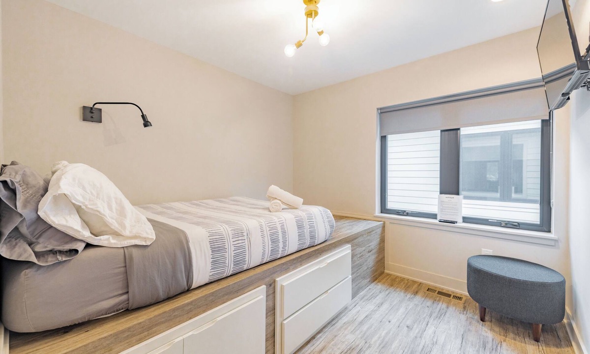 Burns Park Apartment | Modern Full-Bed Room w/Ensuite | Steps from Big House