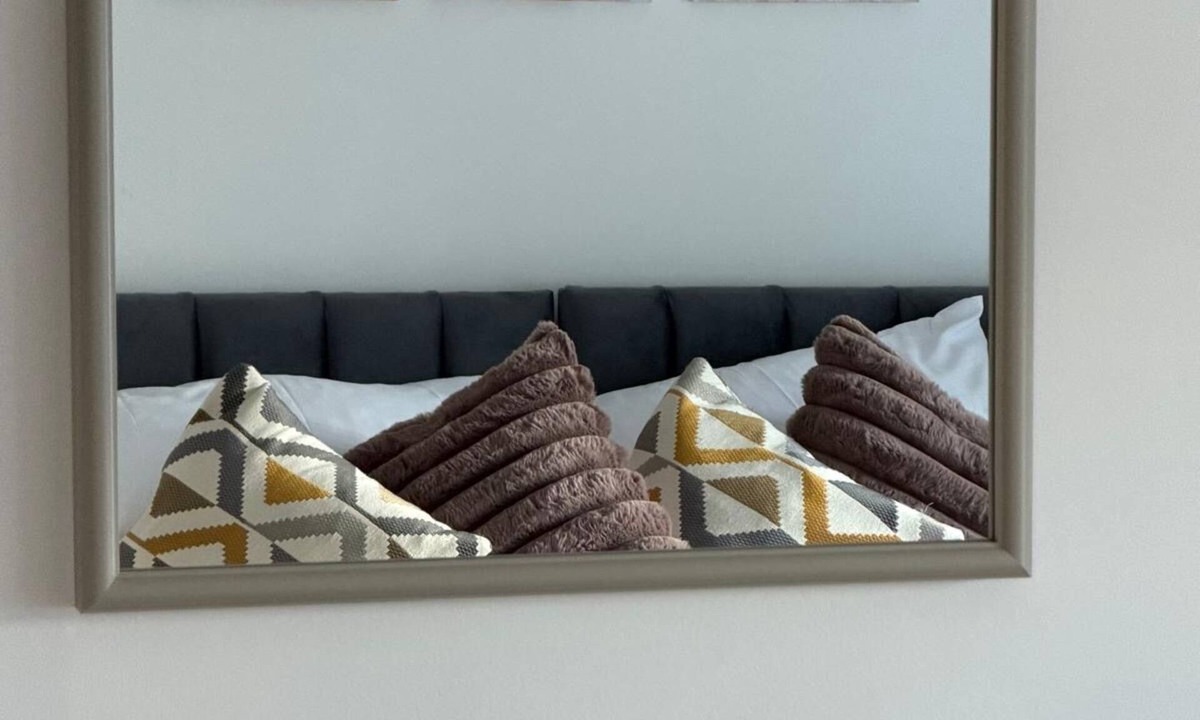 Shirley House | Modern Home|Coffee Machine|Parking|Pet Friendly