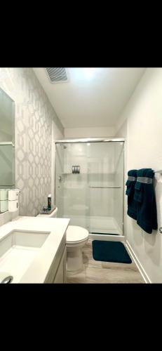 Nut Tree House | Modern Luxurious 3BR Retreat near Napa SAC SF