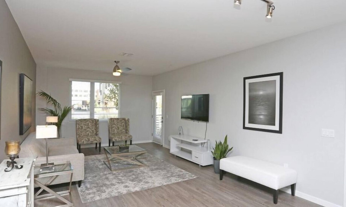Menlo Park Condo | Modern Luxury Living in Menlo Park with Pool, Spa & Gym