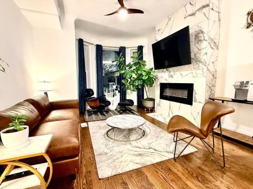 Washington Park House | Modern Oasis 4BR 2Bath Near UChicago Hyde Park