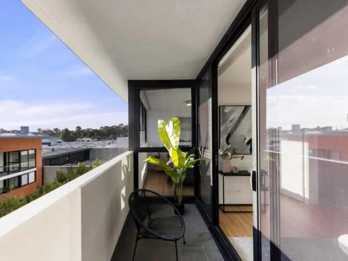 Abbotsford Apartment | Modern Riverside Retreat near Yarra River & CBD