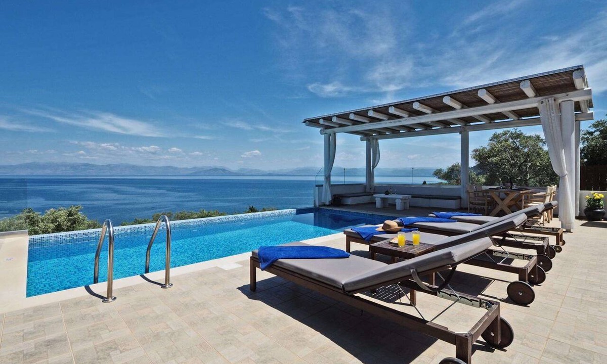 Agia Pelagia Chlomou Villa | Modern Seafront Villa, A/C, Private Pool, Amazing Sea Views & Beautiful Sunrises - 60m from the Sea!