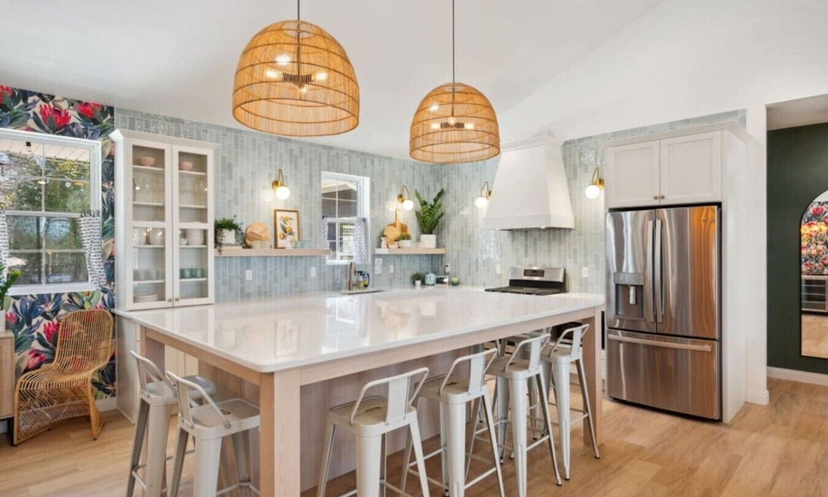 Sister Bay House | Modern Sister Bay Retreat | Prime Location