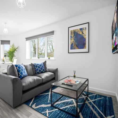 Cradley Heath Apartment | Modern Two Bedrooms Apartment - Parking - Netflix 51C