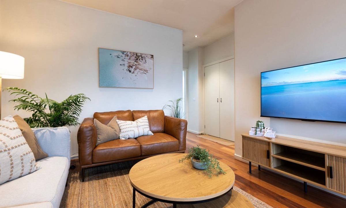Mordialloc Apartment | Moments to Sand on Bear