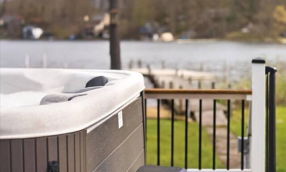 Six Lakes House | Moons Place at Lake Montcalm