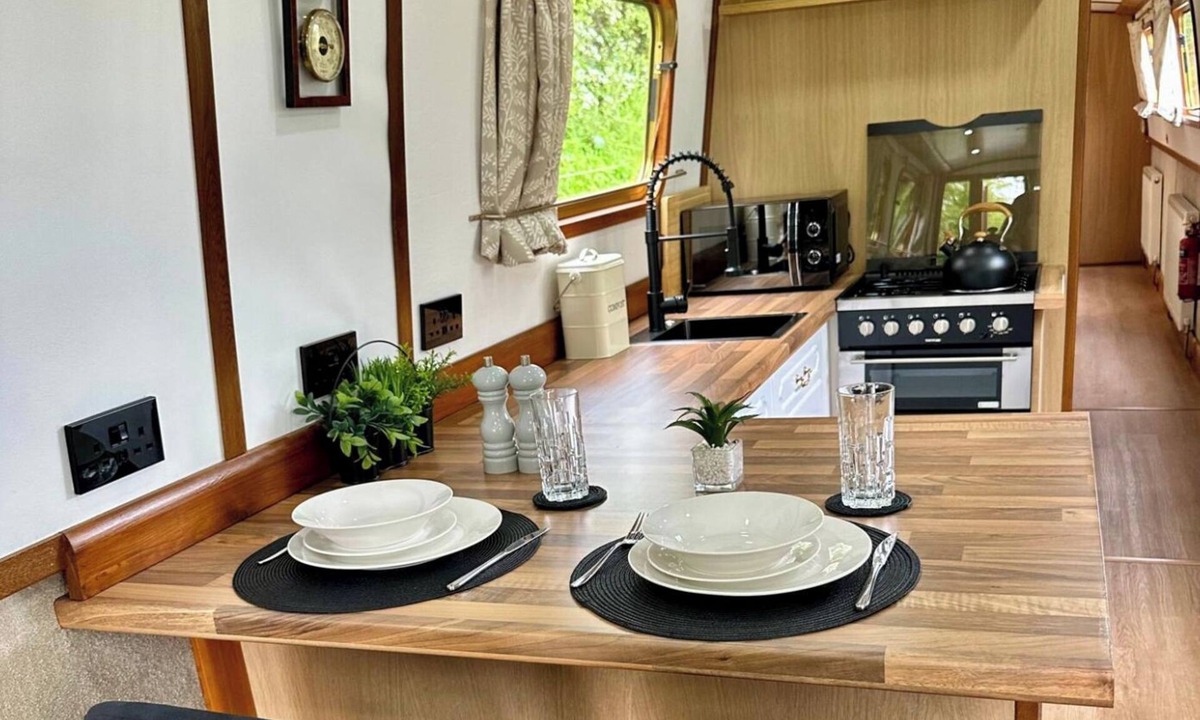 City Centre Cabin | Narrowboat Stern - Stratford - Stay6 - PetFriendly