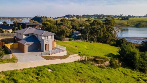 Lakes Entrance House | Nest on Lakeview