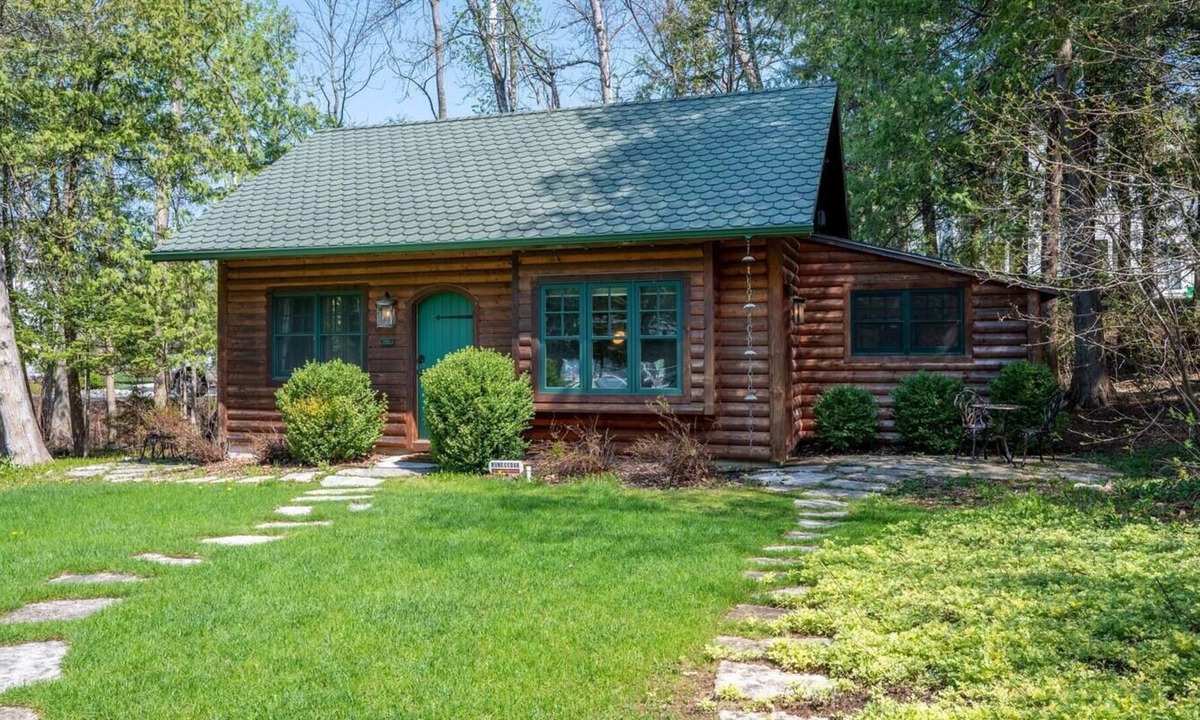 Ephraim Cottage | New! Charming Duplex Cabin w/ Large Yard in Ephraim