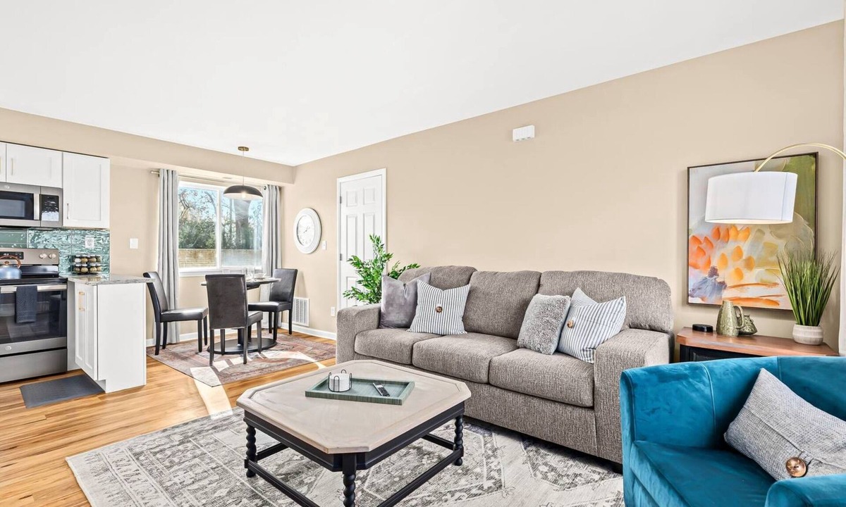 Roseville Apartment | New Cozy Lower Flat in Roseville