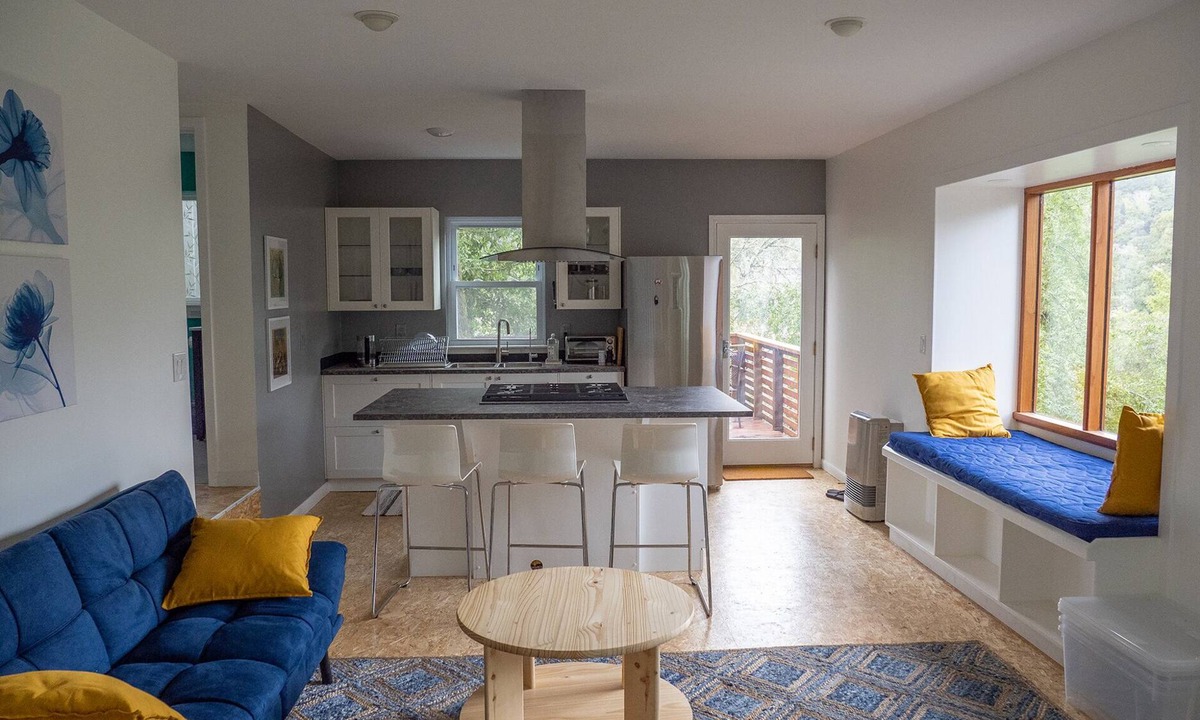 Lagunitas-Forest Knolls Apartment | New Earth Treehouse Studio with Full Kitchen & Own Deck
