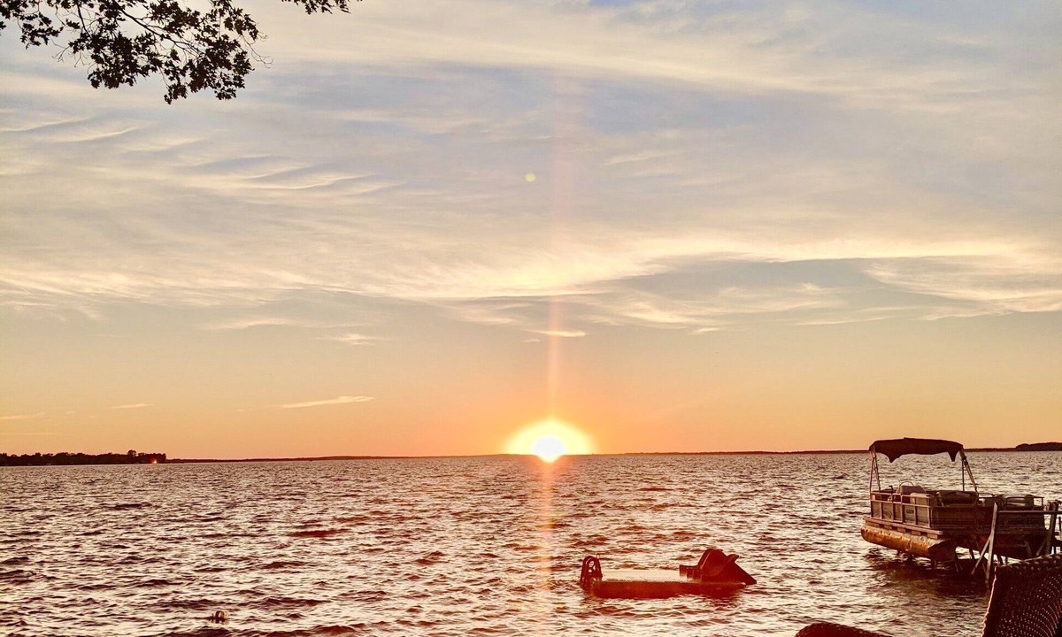 Prudenville House | New Listing! Lake front cottage with 100' of private sandy beach