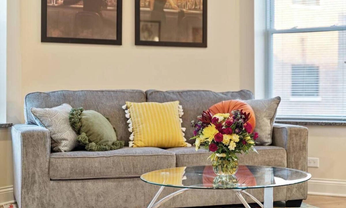 St. Ben's Apartment | NEW Midterm Furnished Rental - 32+Days! - North Center Chicago