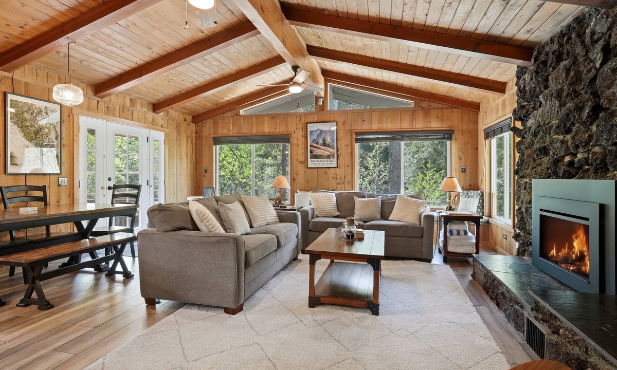 Yosemite Forks Cabin | New! Whispering Falls with spa/firepit/BBQ/EV/pet friendly!