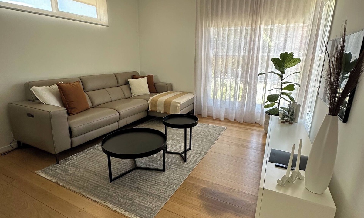Malvern East House | Newly Renovated Unit in a Charming Location