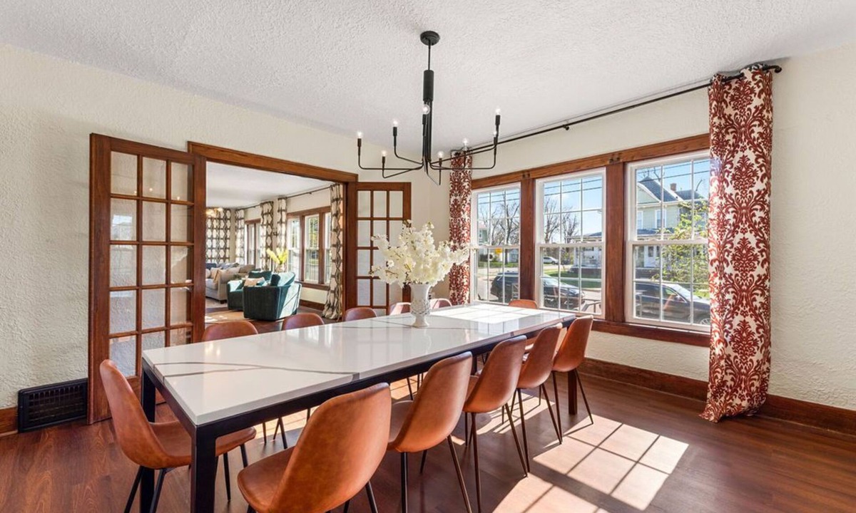 Michigan City House | Newly Updated Designer 5 Bd/2 Ba home in the heart of Michigan City - Sleeps 12