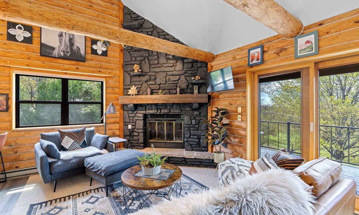 Sister Bay Cabin | Newly Updated Log Home on 5 acres - The Great Escape