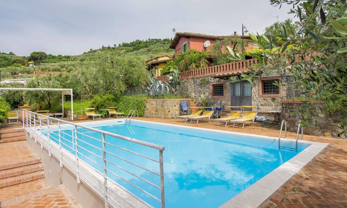 Pieve a Nievole Apartment | Nice apartment for 3 guests with WIFI, pool, hot tub, TV, patio and pets allowed