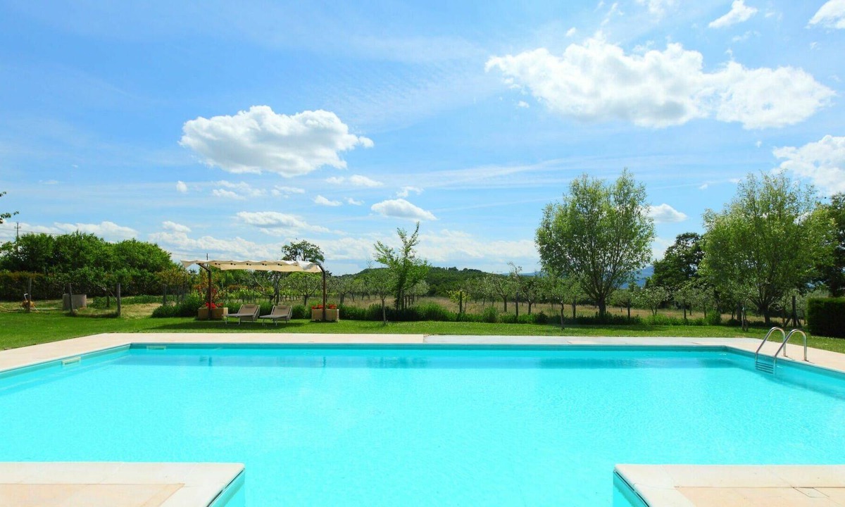 Trevinano Villa | Nice apartment in villa for 6 guests with pool, WIFI, balcony, pets allowed and parking