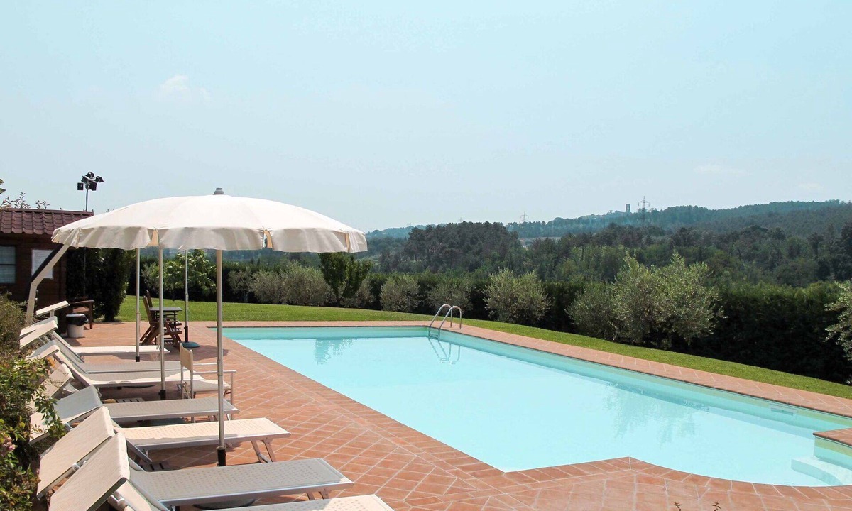 Pescia Villa | Nice apartment in villa for 4 people with pool, WIFI, TV, terrace, pets allowed and panoramic view